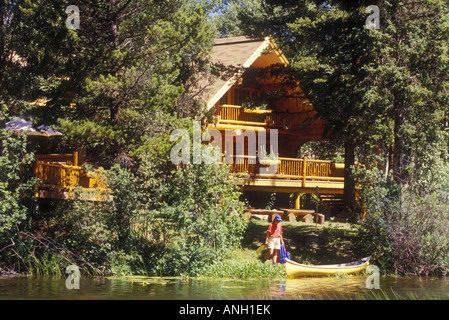 Sommererholung an Ten-Ee-ah Lodge, Spout Lake, Cariboo Country, Britisch-Kolumbien, Kanada. Stockfoto