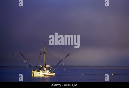 Angelboot/Fischerboot entlang der Central Coast, British Columbia, Kanada. Stockfoto