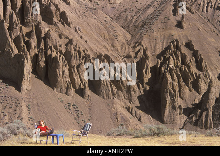 Camping von Hoodoos, Chilcotin Flussgebiet, Farwell Canyon, British Columbia, Kanada. Stockfoto