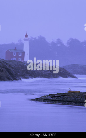 Fisgard Leuchtturm in Twilight, Fort Rodd Hill National Historic Site, Victoria, Britisch-Kolumbien, Kanada. Stockfoto