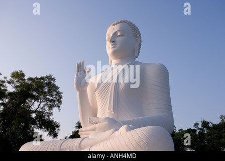 Der große sitzende Buddha in Mihintale, Mihintale, Sri Lanka Stockfoto