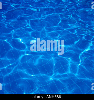 GEFLIESTES SCHWIMMBAD Stockfoto
