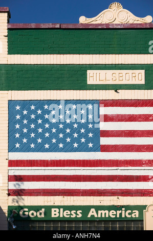 US-Flagge auf Broadway, Hillsboro Dorf, Nashville, Tennessee, USA Stockfoto