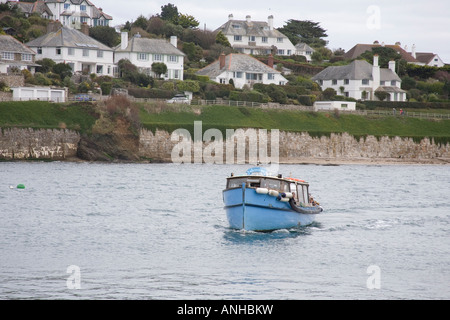 Die Fähre nach Falmouth in St. Mawes Harbour, Cornwall, England. Stockfoto