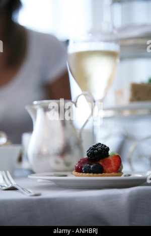 Gebäck am Nachmittag Tee, Browns Hotel in Mayfair London UK Stockfoto