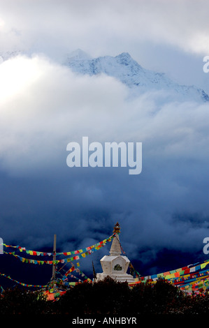 eine Reihe von Stupas in der Nähe der so genannten "Shangri la", Yunnan, China Stockfoto