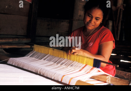 Bodo Marobo Dorf Weaver, Waikabubak, West-Sumba, Indonesien Stockfoto