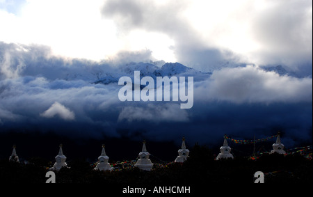 eine Reihe von Stupas in der Nähe der so genannten "Shangri la", Yunnan, China Stockfoto