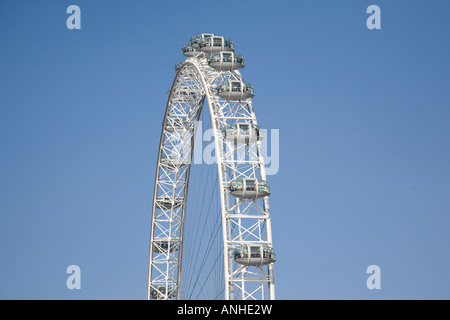 Ein Blick auf einen Teil des London Eye, von der Westminster Bridge, London, England. Stockfoto