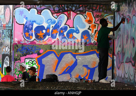 Graffiti-Künstler auf der South Bank London Stockfoto