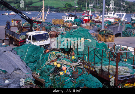 Fischernetze und Ausrüstung auf Kai Union Hall County Cork Ireland Stockfoto