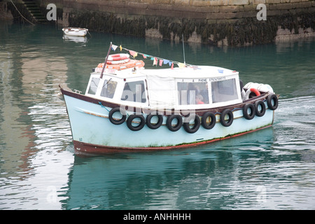 Eine kleine Personenfähre in Falmouth, Cornwall, England. Stockfoto