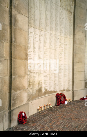 Namen auf das Ploegsteert Denkmal für die fehlenden im 1. Weltkrieg in Belgien Stockfoto