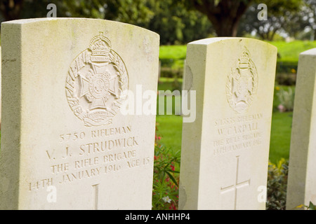 Eines der jüngsten WW1-Opfer. 15 Jahre alte Schütze Strudwick bei Essex Farm Friedhof in der Nähe von Ypern, Belgien Stockfoto