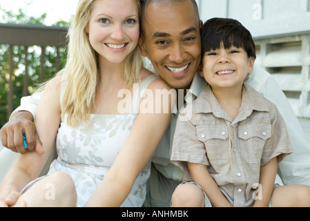 Familie zusammen in die Kamera Lächeln, Porträt Stockfoto