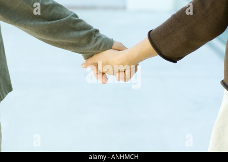 Paar Hand in Hand, beschnitten, Ansicht, Nahaufnahme Stockfoto