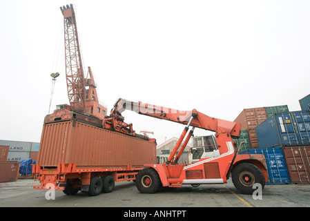 Cargo-Container auf der Ladefläche Stockfoto