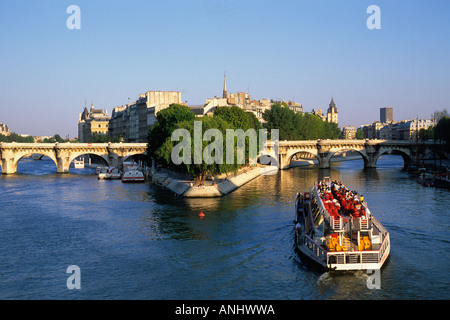 Frankreich Paris der Ile De La Cité Pont Neuf und Bateau Mouche Schiff Boot Europa Stockfoto