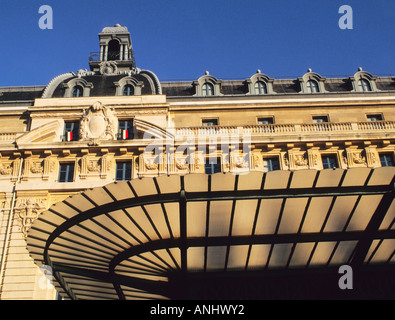 Frankreich Paris Musee d'Orsay. Glaszelt aus der Belle Epoque im Gebäude des Gare d'Orsay aus dem 19. Jahrhundert. UNESCO-Weltkulturerbe. Stockfoto