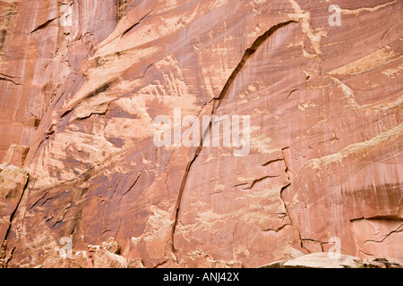 Genial aus rotem Sandstein, die Felswände im Capitol Reef National Park, Utah, USA Stockfoto