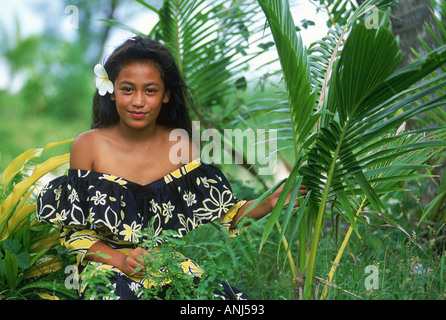 Polynesischen Mädchen in lokalen Kleid auf Aitutaki in Cook-Inseln Stockfoto