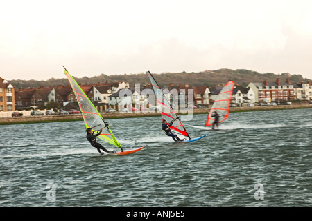 Windsurfen auf der Marine Bootfahren See West Kirby Wirral Stockfoto