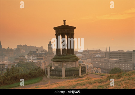 Dugald Stewart Monument auf Carlton Hill bei Sonnenaufgang in Edinburgh Stockfoto