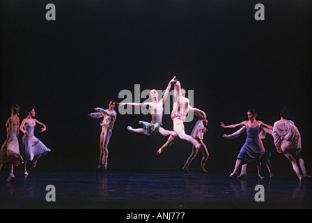 Ballett der Staatsoper Stockholm Sinfonietta von Jiri Kylian durchführen Stockfoto