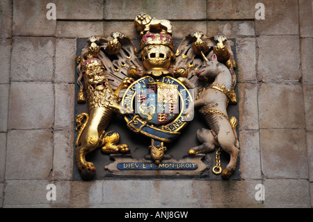 Wappen von Charles II auf St. John s Gateway Bristol England Stockfoto