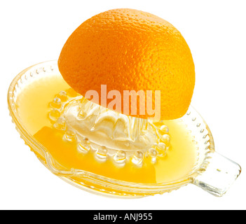 ORANGENPRESSE AUF WEIß Stockfoto