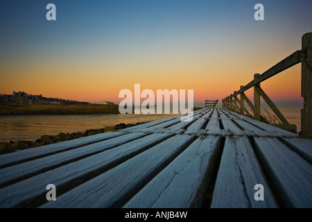 Frostigen Sonnenuntergang an der Mündung des Flusses Lossie. Stockfoto