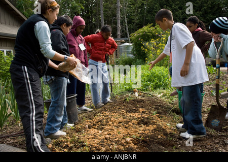 100 4. und 5. Klässler von John Muir Elementary School verbringen Sie 4 Tage im Freien und ökologische Aktivitäten. Stockfoto