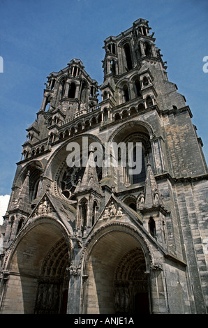 Die Westfassade des 12. Jahrhundert Kathedrale Nôtre Dame in Laon Stockfoto