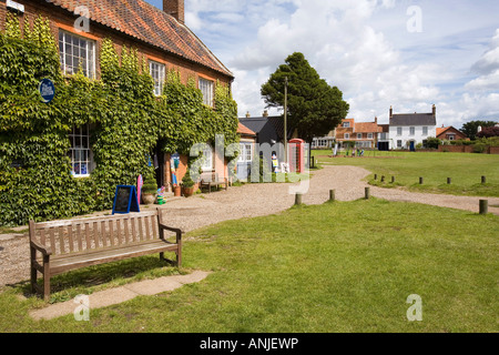 UK Suffolk Walberswick der Pfarrei Laterne Shop und Dorfanger Stockfoto