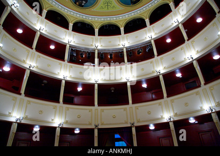 Innenraum des Apollo Theaters in Ermoupoli Stockfoto