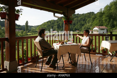 Paar in Irigoienea Hotel Urdax Navarra Spanien Stockfoto