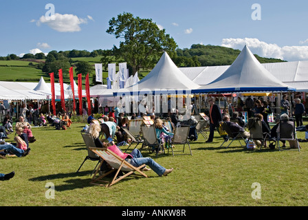 Das Hay-Festival der Literatur und Kunst, Hay-on-Wye, Powys, Großbritannien. Einen schönen Nachmittag Stockfoto