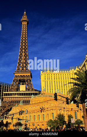 Halb große Nachbildung des Eiffelturms in Paris Casino Las Vegas Nevada, USA Stockfoto