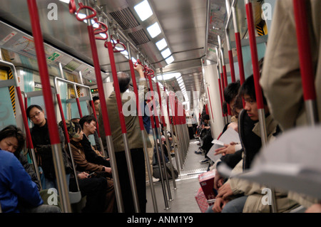 Passagieren Mass Transit Railway Hongkong Stockfoto
