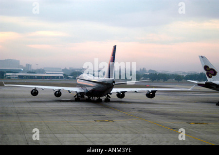 Flugzeuge auf dem Vorfeld des Brunei International Airport Stockfoto