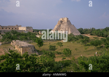 Ein Überblick über die Pyramiden und Ballspielplätze in der alten ruiniert Maya-Stadt Uxmal in der Nähe der Stadt Merida Stockfoto