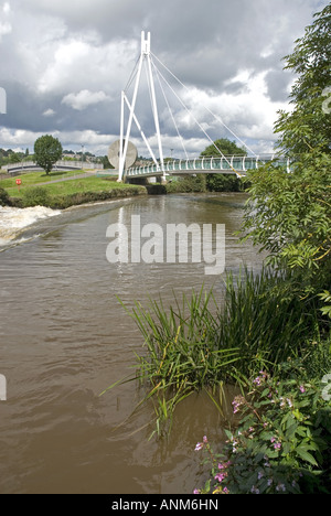 Die Millenium Fußgängerbrücke und Zyklus Brücke über dem Fluß Exe, Exeter Stockfoto