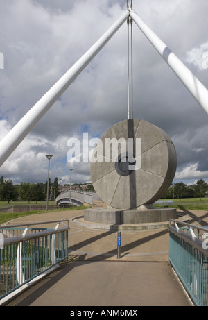 Die Millenium Fußgängerbrücke und Zyklus Brücke über dem Fluß Exe, Exeter Stockfoto