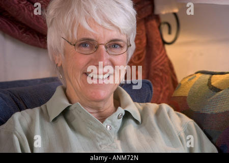 Porträt einer glücklich senior Frau Stockfoto