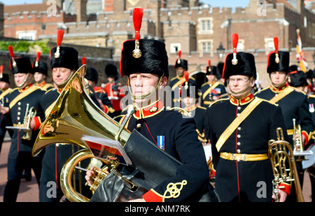 Die Wachablösung am Marlborough Road in der Nähe von Buckingham Palace, London, UK Stockfoto