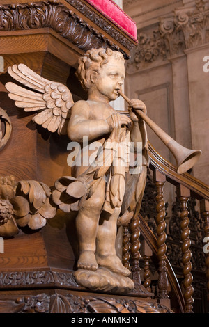 UK-London St. Pauls Cathedral-Kanzel von Holzschnitzereien in Grinling Gibbons Stil dekoriert Stockfoto