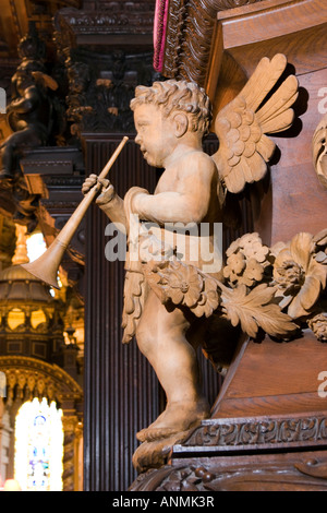 UK-London St. Pauls Cathedral-Kanzel von Holzschnitzereien in Grinling Gibbons Stil dekoriert Stockfoto