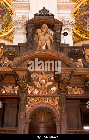 UK-London St. Pauls Cathedral Chor Bischöfe Sitz von Grinlings Gibbons Schnitzereien verziert Stockfoto