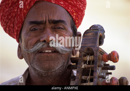 Indische Straßenmusikant Stockfoto