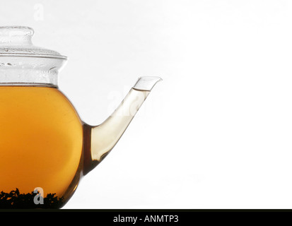 Glas Teekanne isoliert auf weißem Hintergrund Stockfoto